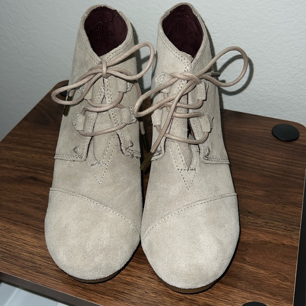 Tom’s wedge ankle bootie in tan. Size 8M in women’s
